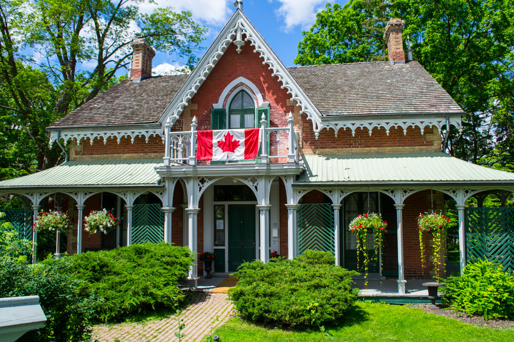 Hilary House - Aurora  Ontario - 1000 Towns of Canada